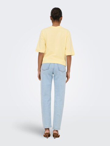ONLY - Camiseta 'ONLVEGA' en amarillo