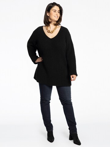 Yoek Oversized Sweater in Black