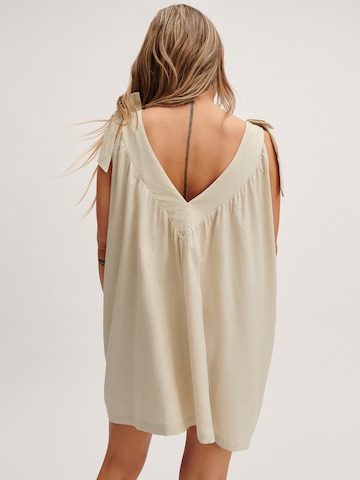 Robe Tatiana Zidekova en beige