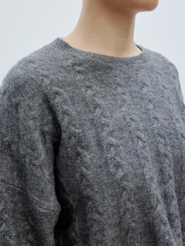 EDITED Пуловер 'Yella' в сиво