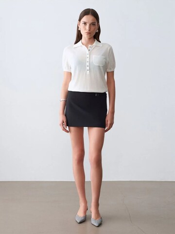 Dilvin Skirt in Black: front