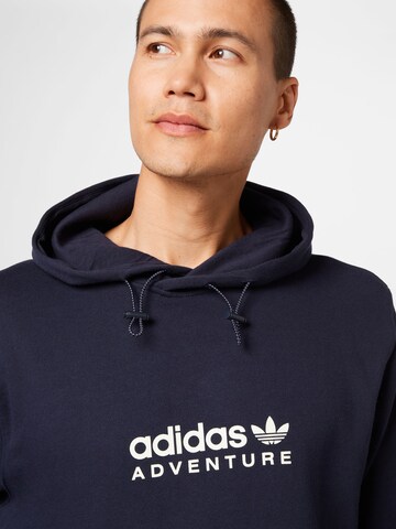 ADIDAS ORIGINALS Collegepaita 'Adventure' värissä musta