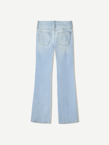 Bershka Дънки Bootcut Дънки в синьо