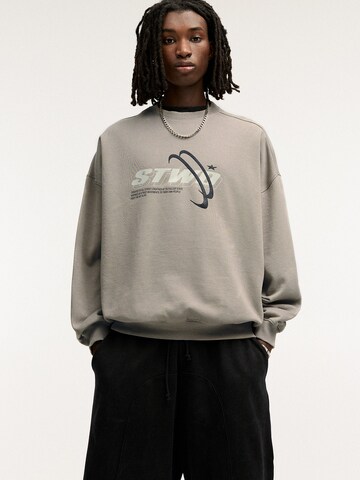 Pull&Bear Sweatshirt 'STWD' i grå: forside