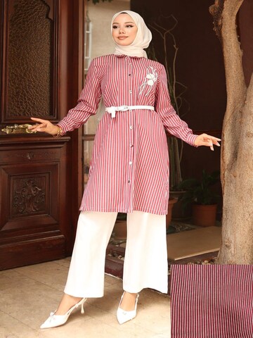 MODAMIHRAM Tunic in Red: front