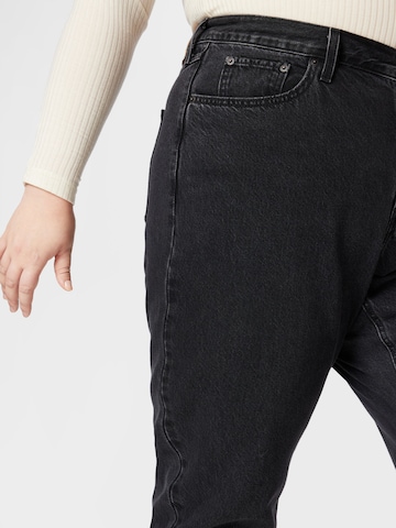 Effilé Jean 'Plus 80s Mom Jean' Levi's® Plus en noir