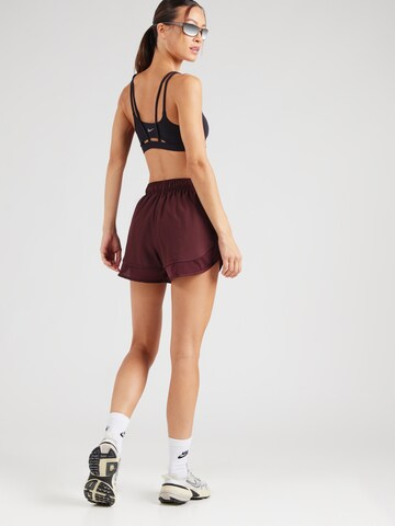 NIKE Regular Urheiluhousut 'TEMPO' värissä punainen