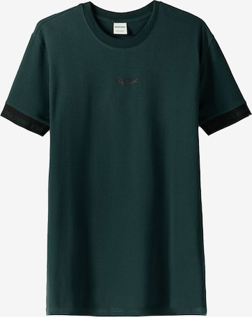 Tricou de la Bershka pe verde: față