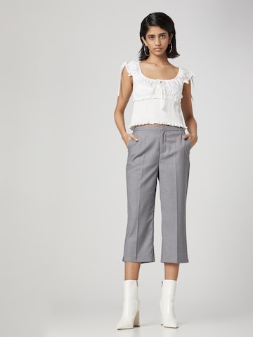 Bella x ABOUT YOU Regular Pleated Pants 'Carmen' in Grey