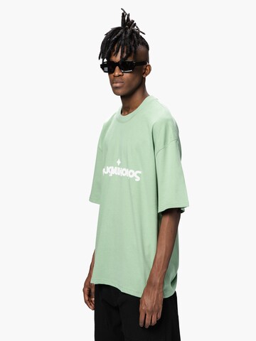 Tricou de la Pequs pe verde