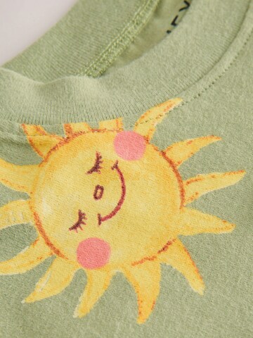 Tricou de la Next pe verde