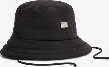 Tommy Jeans Hat in Black: front