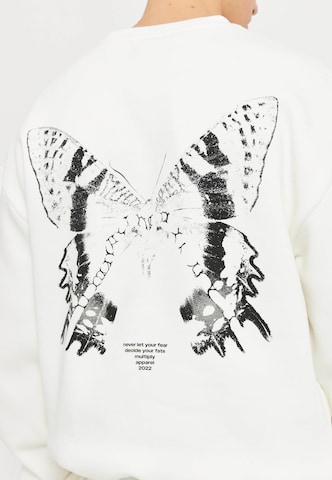 Sweat-shirt Multiply Apparel en blanc