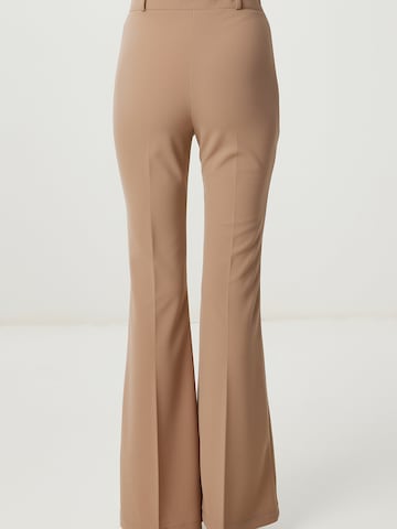 Happiness İstanbul Flared Pressveckad byxa i brun