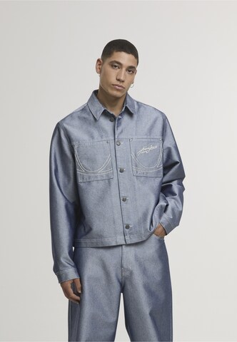 Veste mi-saison Karl Kani en argent : devant