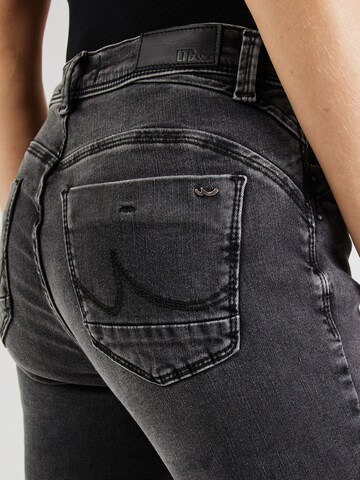 Slimfit Jeans 'JONNA B' di LTB in grigio