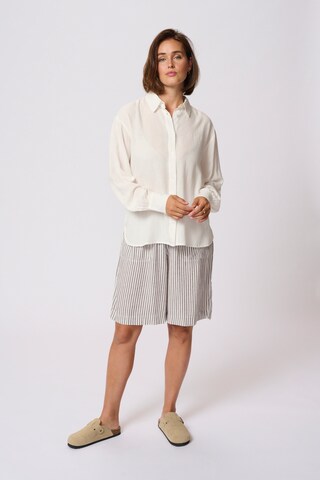 Kaffe - Blusa em branco