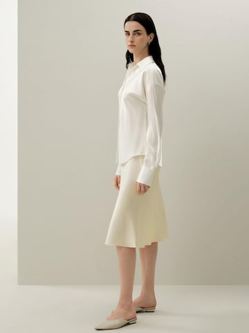 Lilysilk Blouse 'LILYSILK Seidenhemd im Schrägschnitt' in Wit