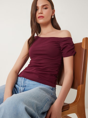 Happiness İstanbul T-shirt i röd