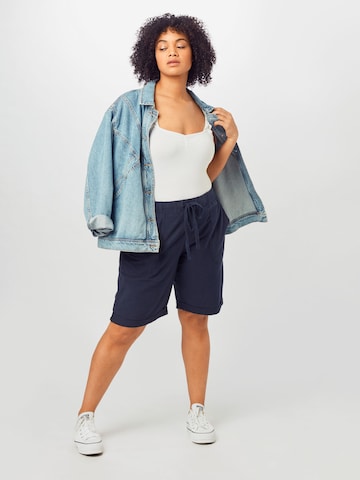 KAFFE CURVE Regular Shorts 'Nana' in Blau