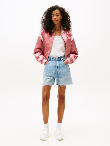 Tommy Jeans Демисезонная куртка в Ярко-розовый