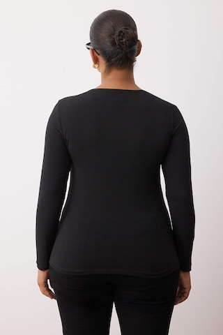 Trendyol Curve - Camiseta en negro