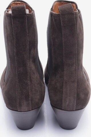 Closed Dress Boots in 38 in Brown