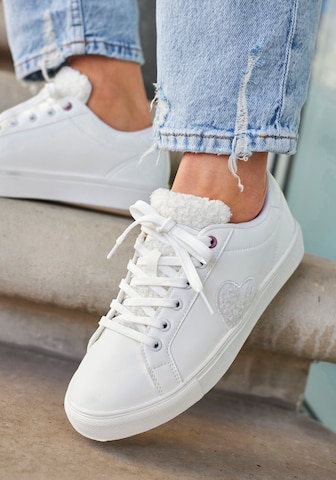 LASCANA - Zapatillas deportivas bajas en blanco: frente