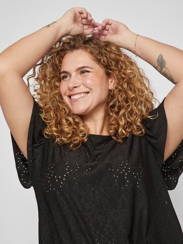 Tricou 'VIKAWA' de la EVOKED pe negru
