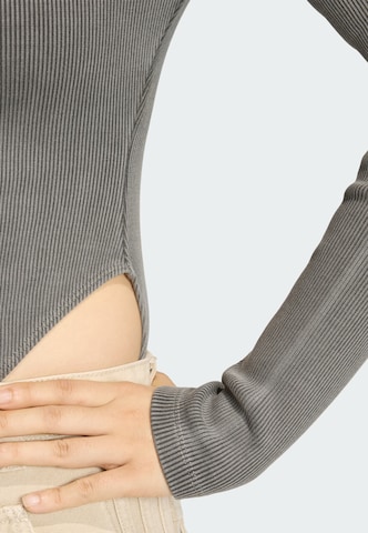 Shirtbody 'Essentials' ADIDAS ORIGINALS en gris