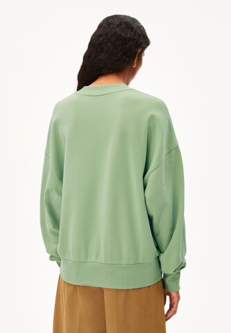 ARMEDANGELS - Sweatshirt 'ALIZAA' em verde: atrás