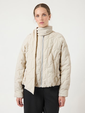 YAS Преходно яке в бежово: отпред