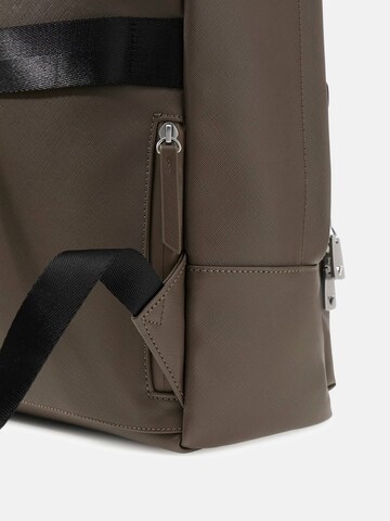GUESS Rucksack 'Milano' in Braun
