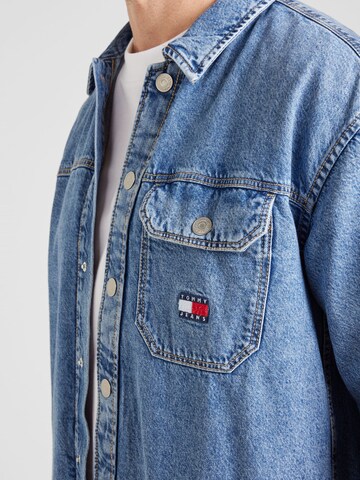 Tommy Jeans Kurtka przejściowa 'ESSENTIAL' w kolorze niebieski