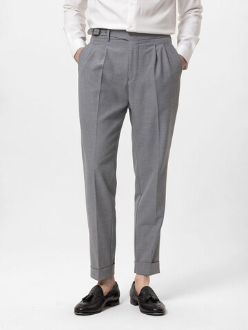 Effilé Pantalon Antioch en gris : devant