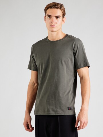 R.D.D. ROYAL DENIM DIVISION Bluser & t-shirts i grøn: forside