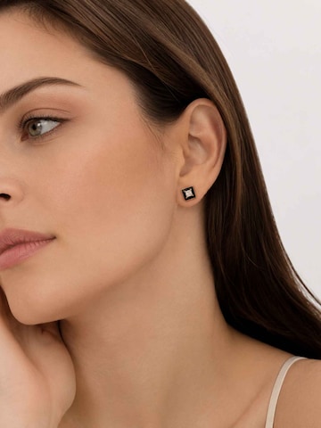 RteRme Náušnice 'Leticia Earrings' – černá: přední strana