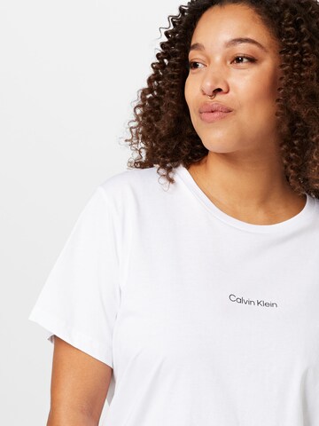 T-shirt Calvin Klein Curve en blanc