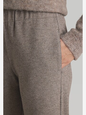 MAERZ Muenchen - regular Pantalón en marrón: lado