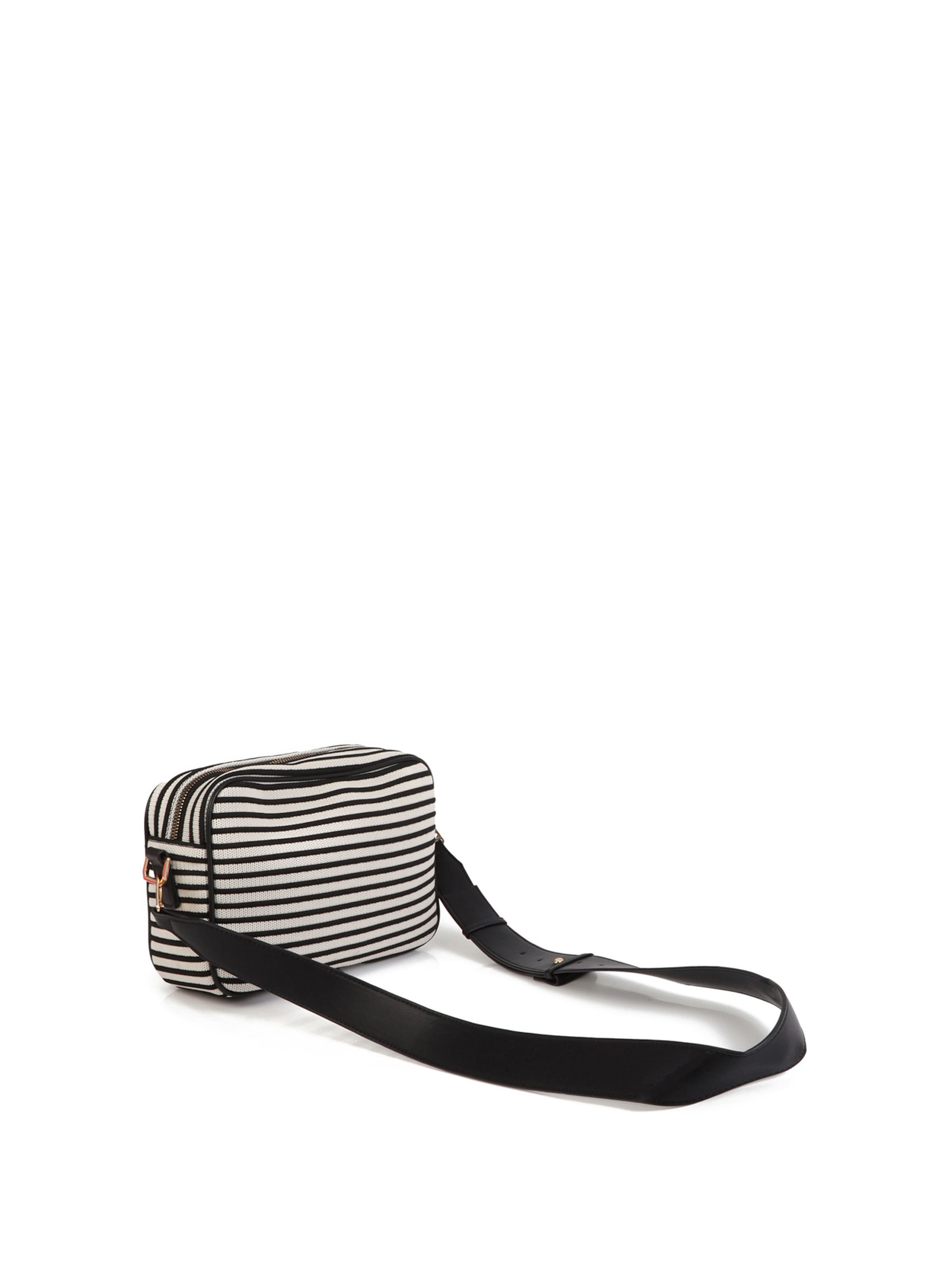 Lola Casademunt Olkalaukku värissä musta