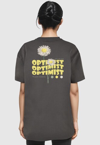 Merchcode T-Shirt 'Summer - Optimist' in Grau: Vorderseite