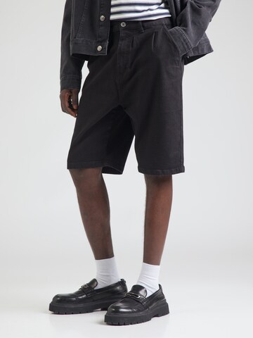 Loosefit Jeans con pieghe di Denim Project in nero: frontale