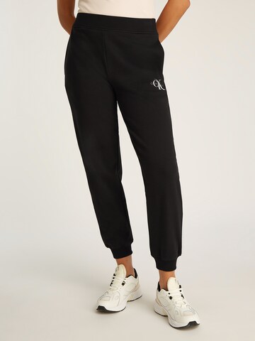 Calvin Klein Jeans Конический (Tapered) Штаны в Черный: спереди
