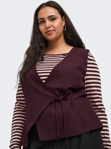 Gilet de costume 'CARVeras' ONLY Carmakoma en rouge