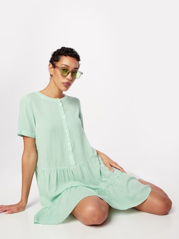 VERO MODA Платье-рубашка 'BUMPY' в Зеленый
