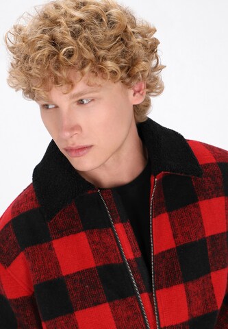 MO Tussenjas in Rood