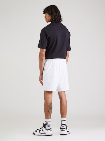 Nike Sportswear - Loosefit Pantalón 'Club' en blanco