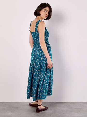 Robe Apricot en bleu