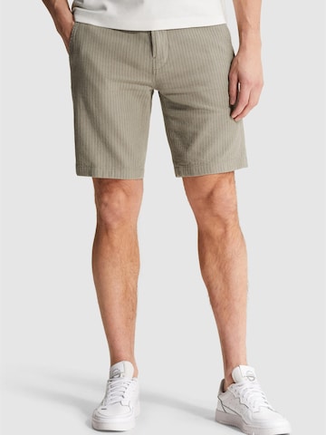 CAST IRON - Pantalón 'Regular fit chino shorts' en verde: frente