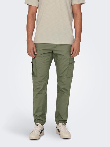 Only & Sons Tapered Cargobroek 'CAM' in Groen: voorkant